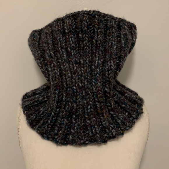Handmade neck warmer - Picture 3 of 3